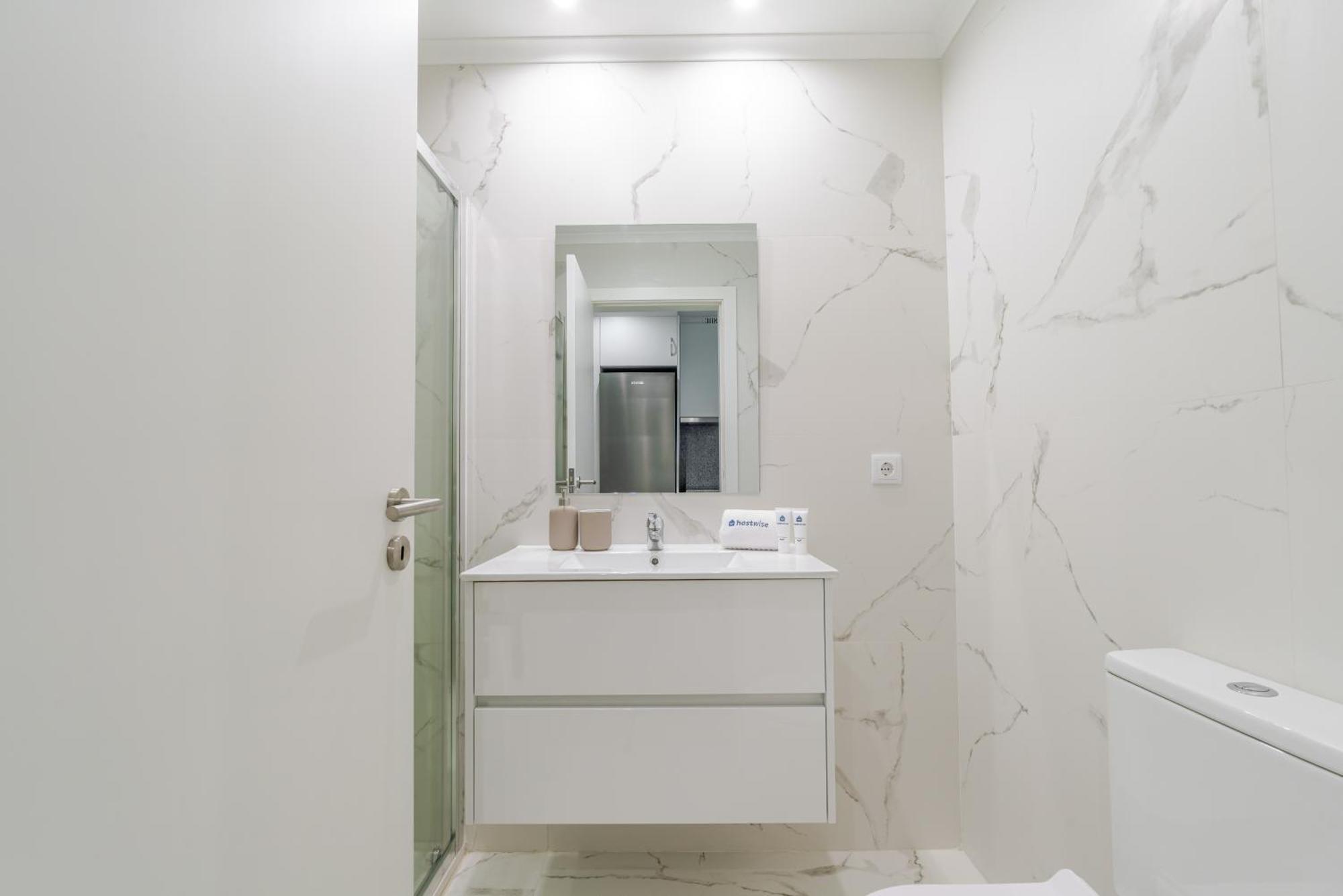 Hostwise - Modern & Bright Appartamento *