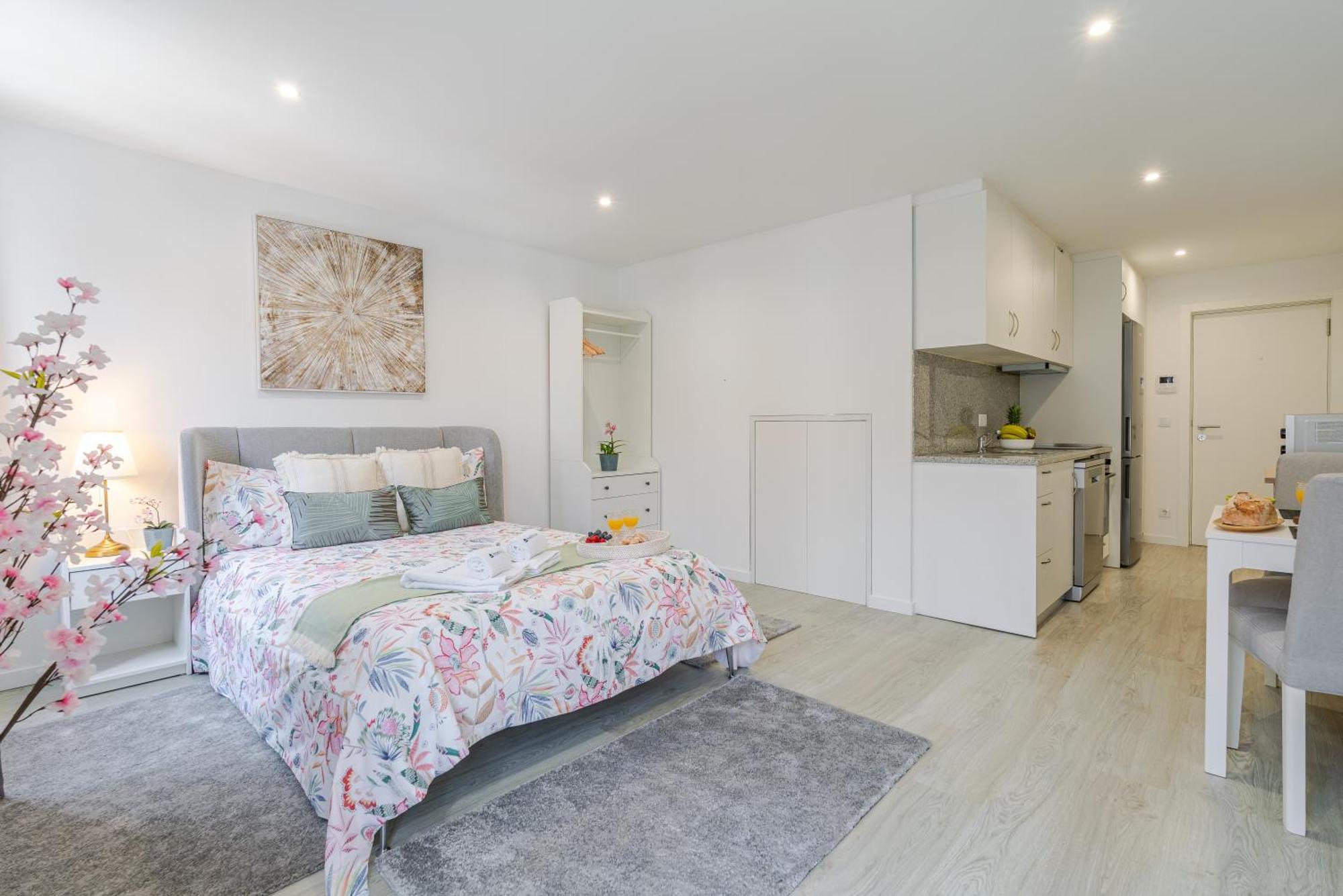Hostwise - Modern & Bright *