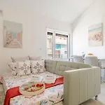 Hostwise - Modern & Bright Studio